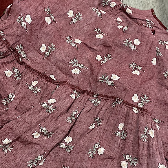 American Eagle Maroon/ Flowered Blouse Women’s - Picture 8 of 8